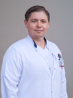 Заведующий колопроктологическим отделением Аладжев Юрий Тофикович